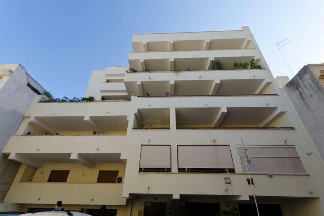 Reggio Central House Low Cost Per 4 เรจโจ ดี คาลาเบีย ภายนอก รูปภาพ